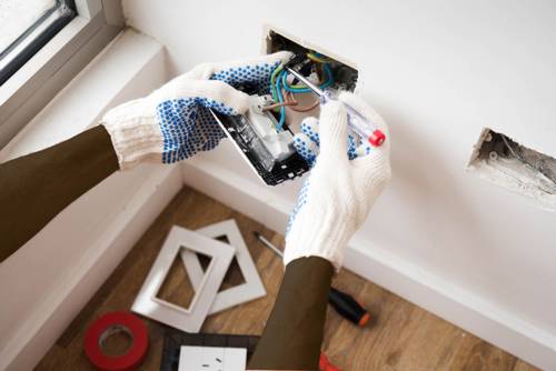 Electrical and plumbing installations in wendy houses