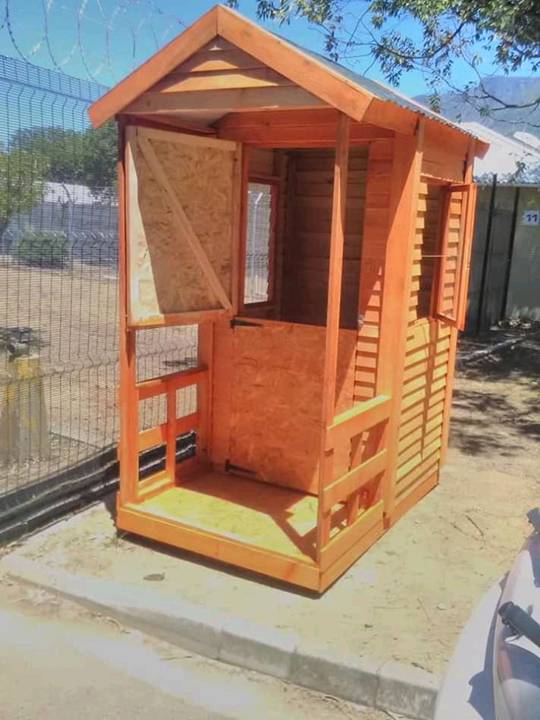 wooden-wendy-site-small-guard-hut.jpg